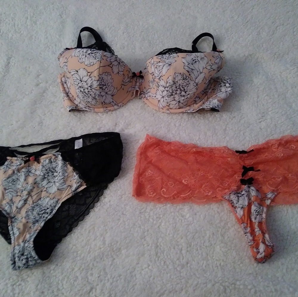 40DDD Cacique Bra with Matching Panties